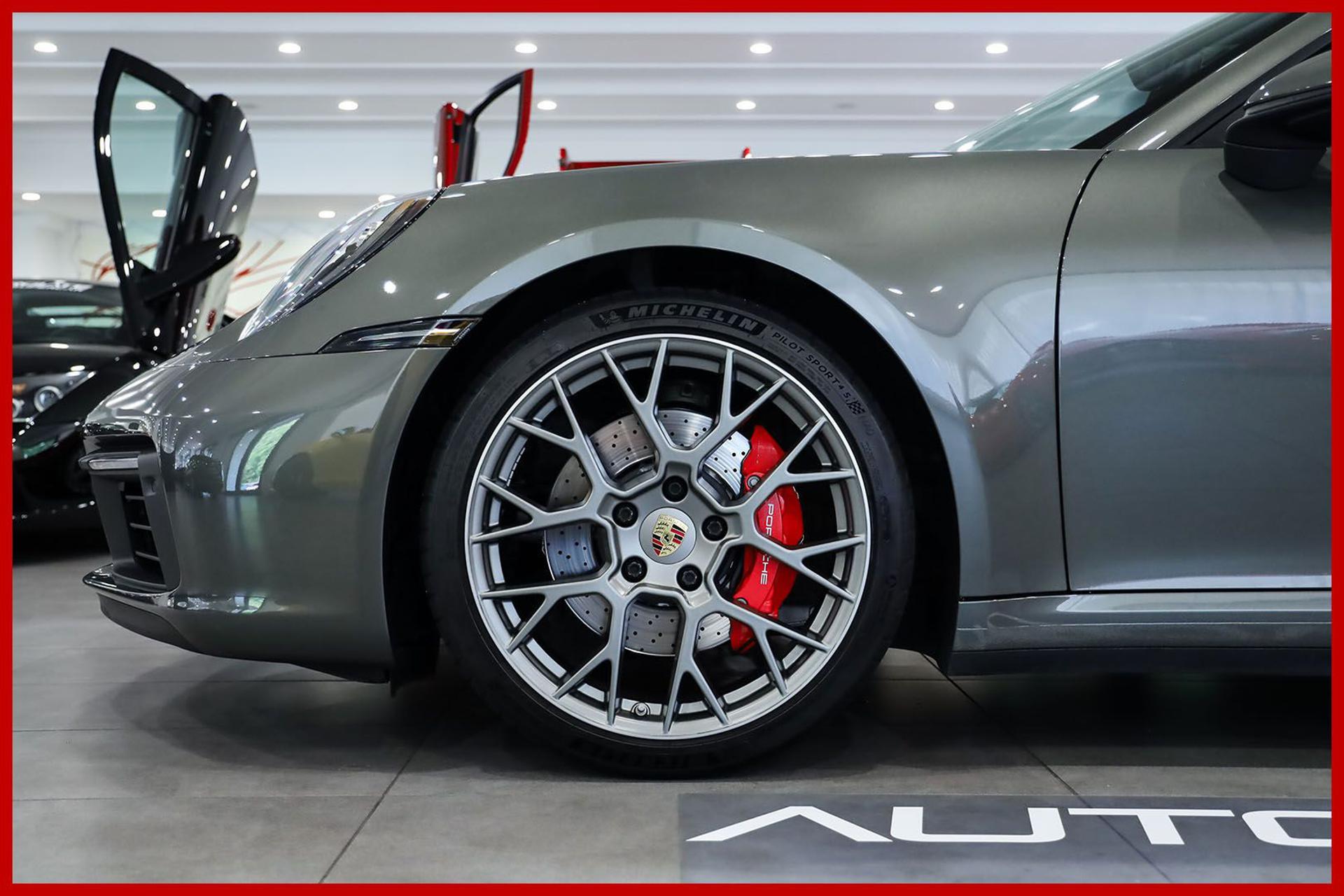PORSCHE 992
