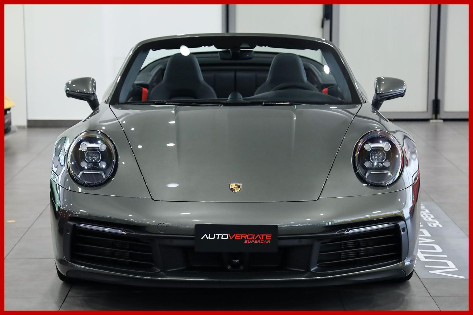 PORSCHE 992