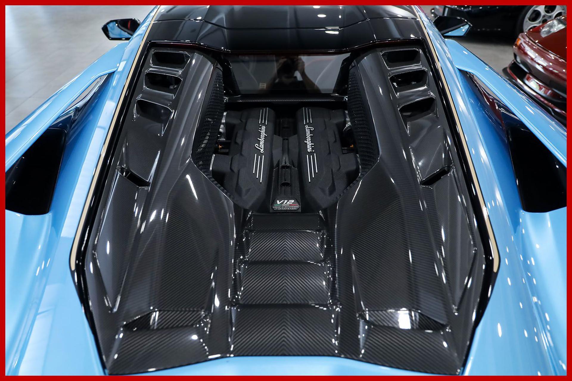 LAMBORGHINI Revuelto