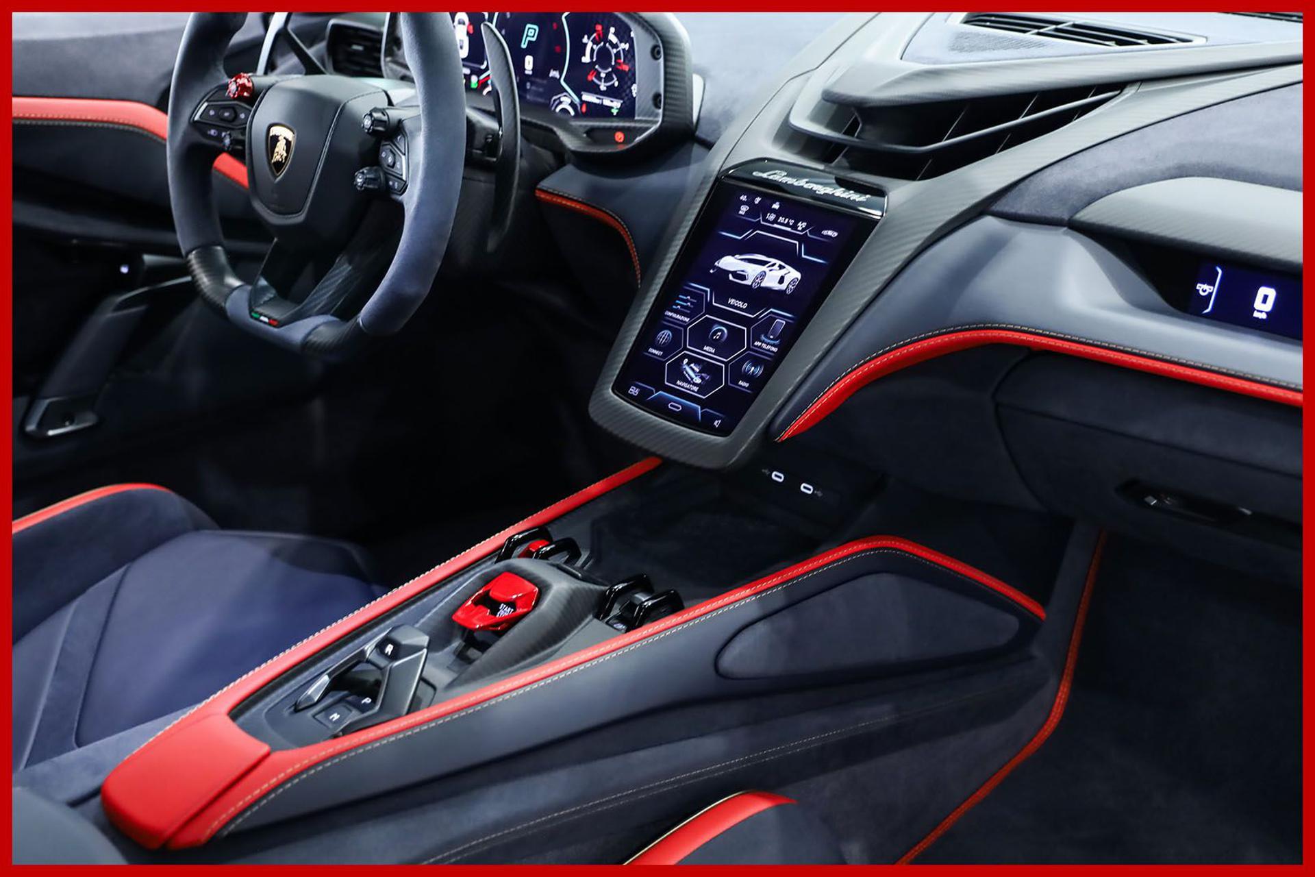 LAMBORGHINI Revuelto