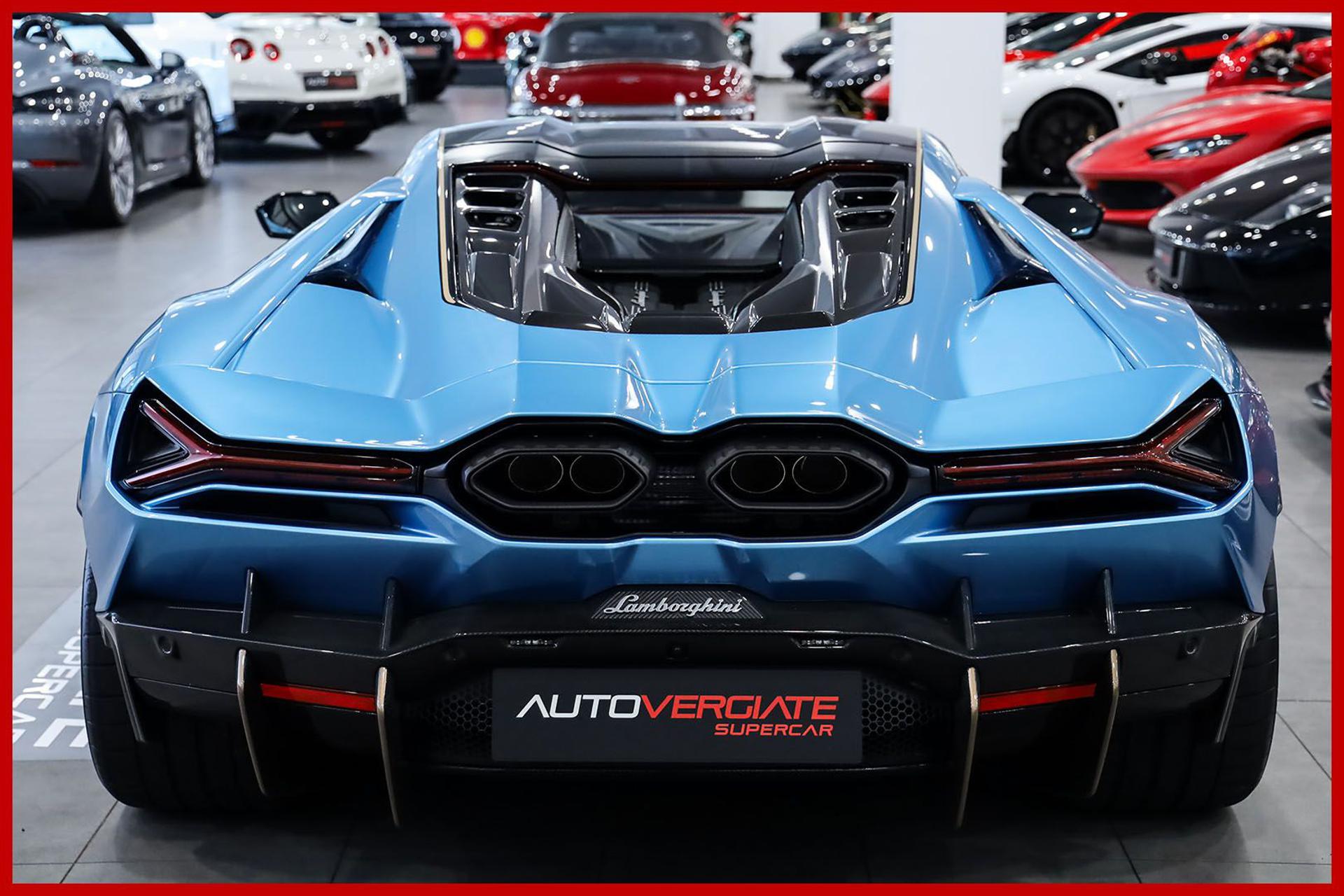 LAMBORGHINI Revuelto