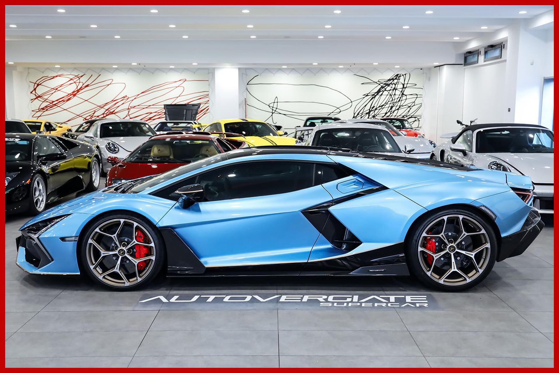 LAMBORGHINI Revuelto