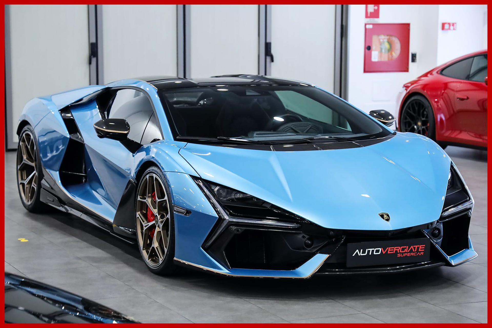 LAMBORGHINI Revuelto