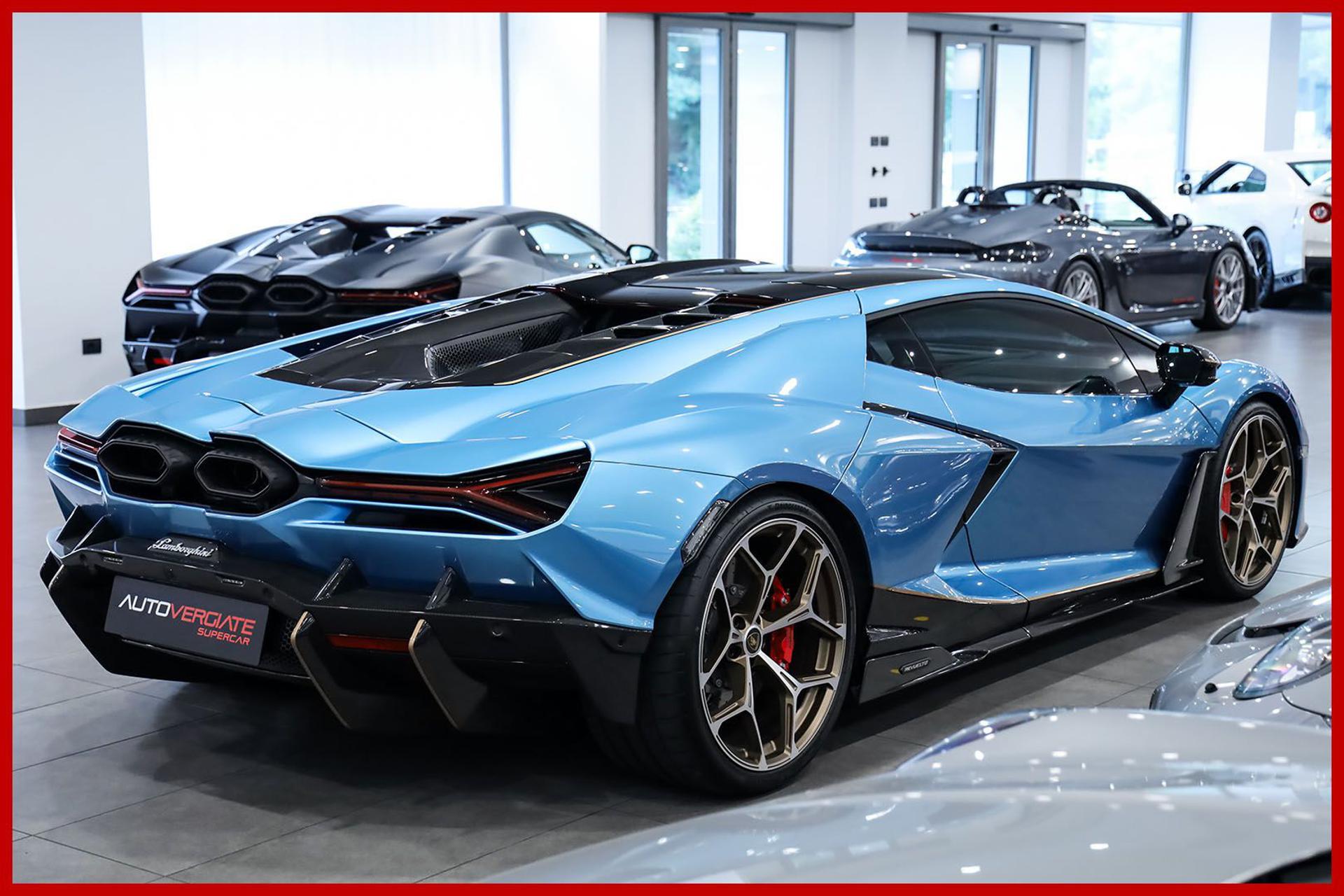 LAMBORGHINI Revuelto