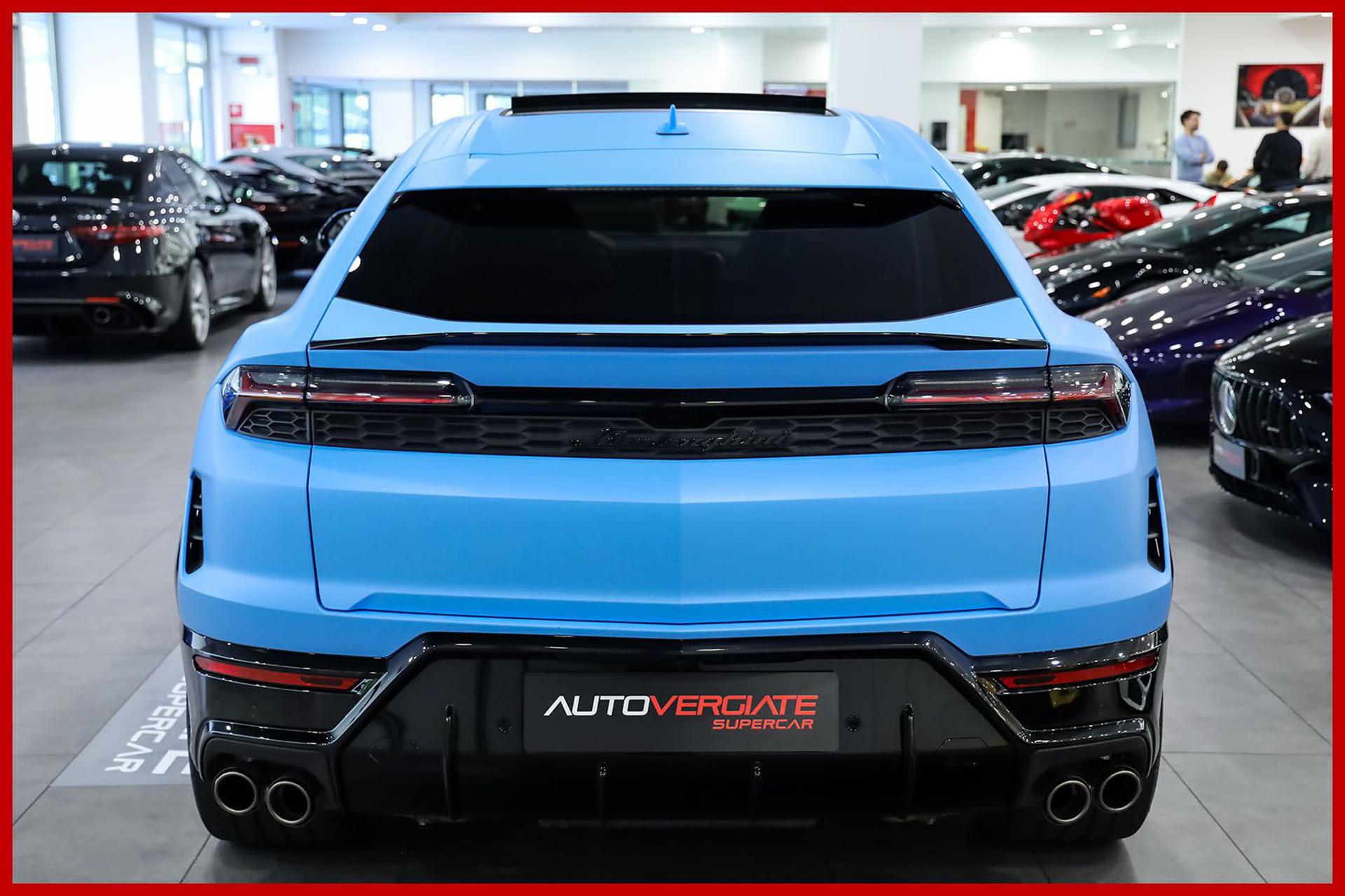 LAMBORGHINI Urus