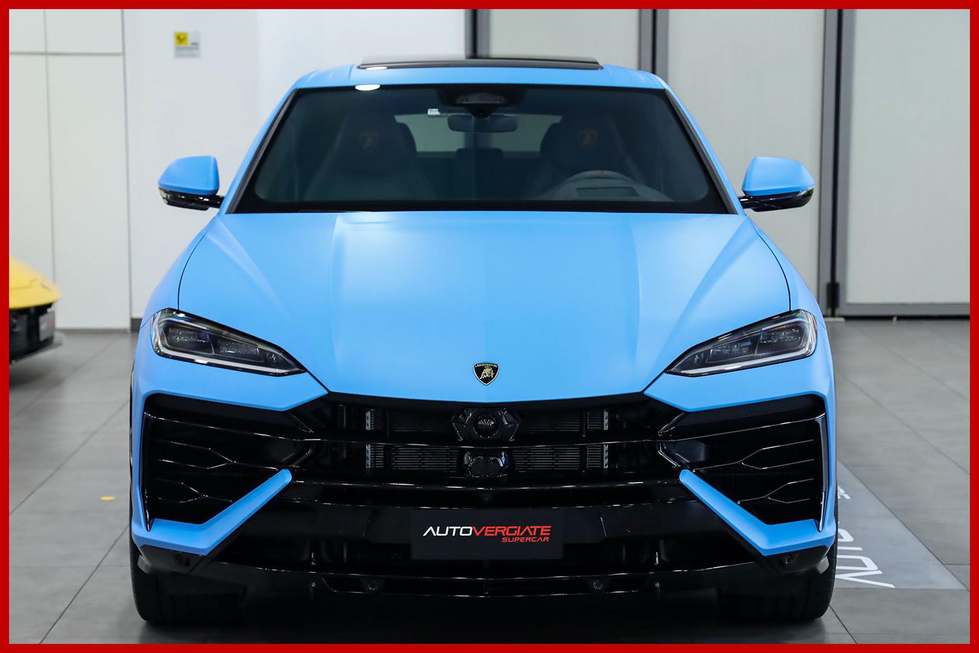 LAMBORGHINI Urus