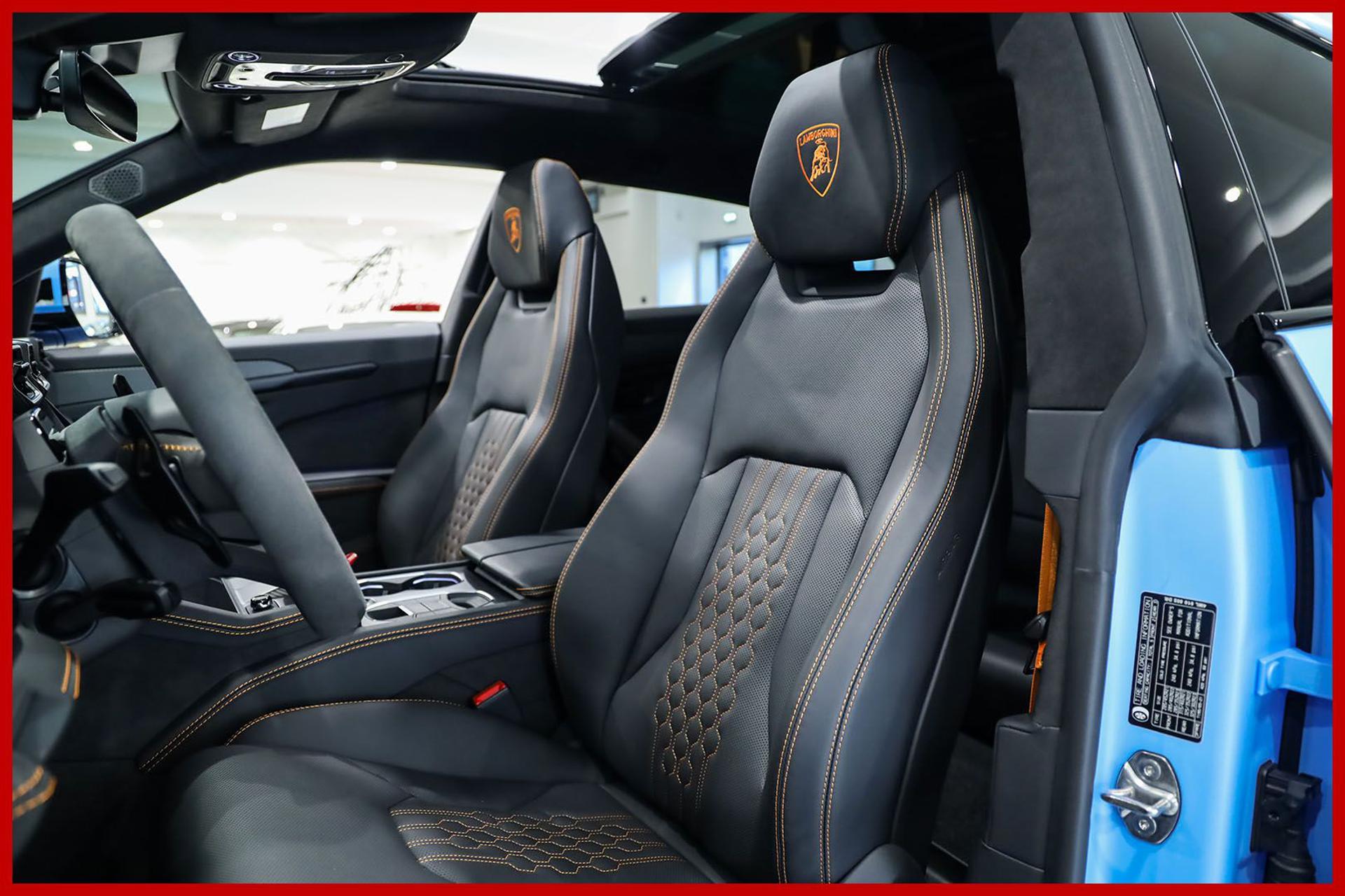 LAMBORGHINI Urus