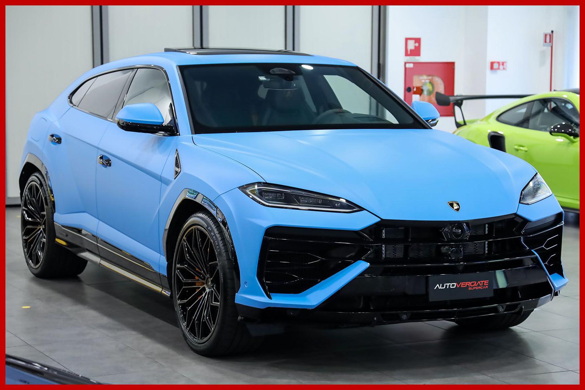 LAMBORGHINI Urus
