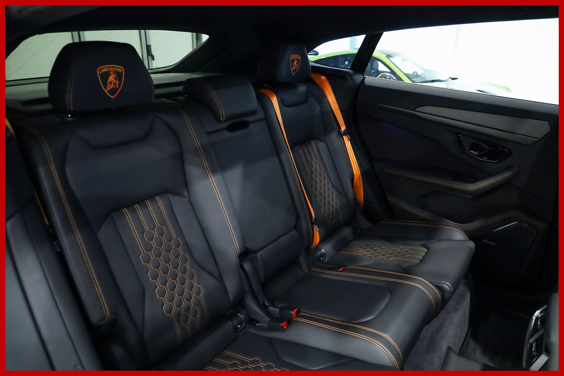 LAMBORGHINI Urus