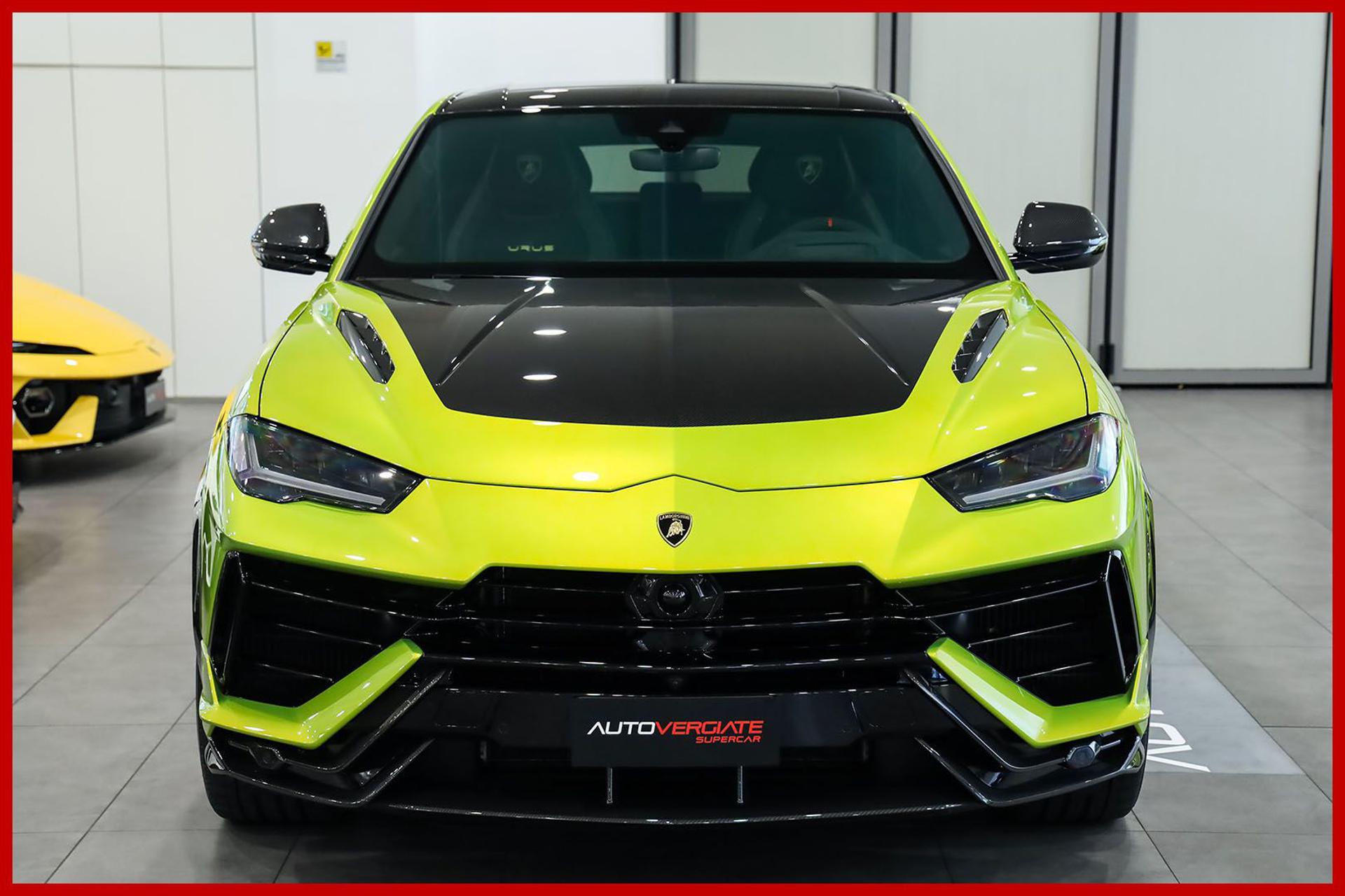 LAMBORGHINI Urus