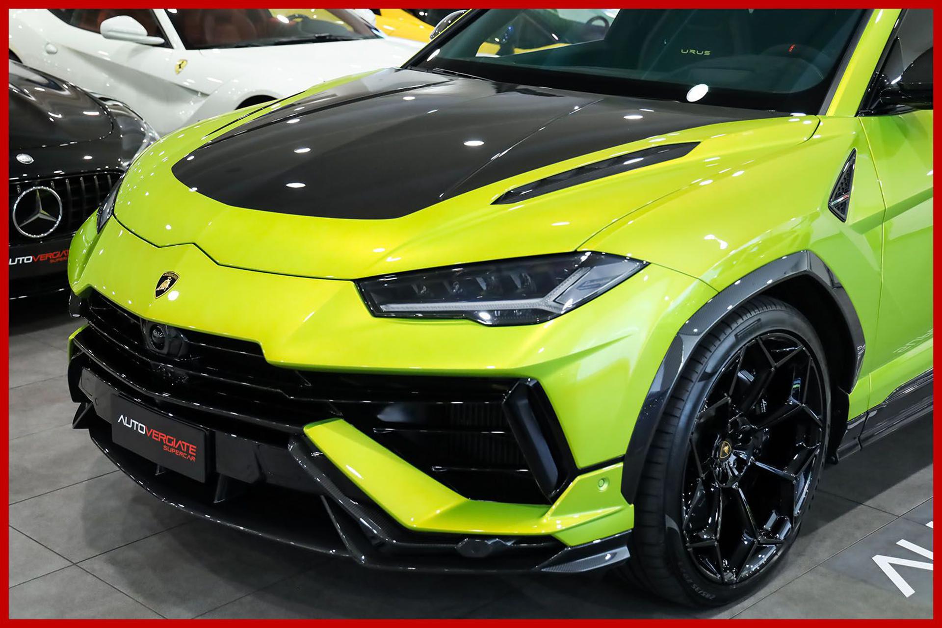 LAMBORGHINI Urus