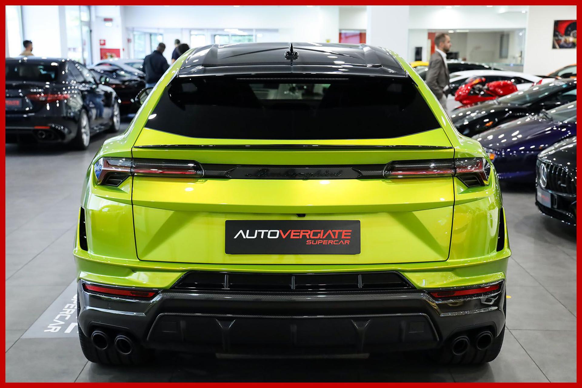 LAMBORGHINI Urus