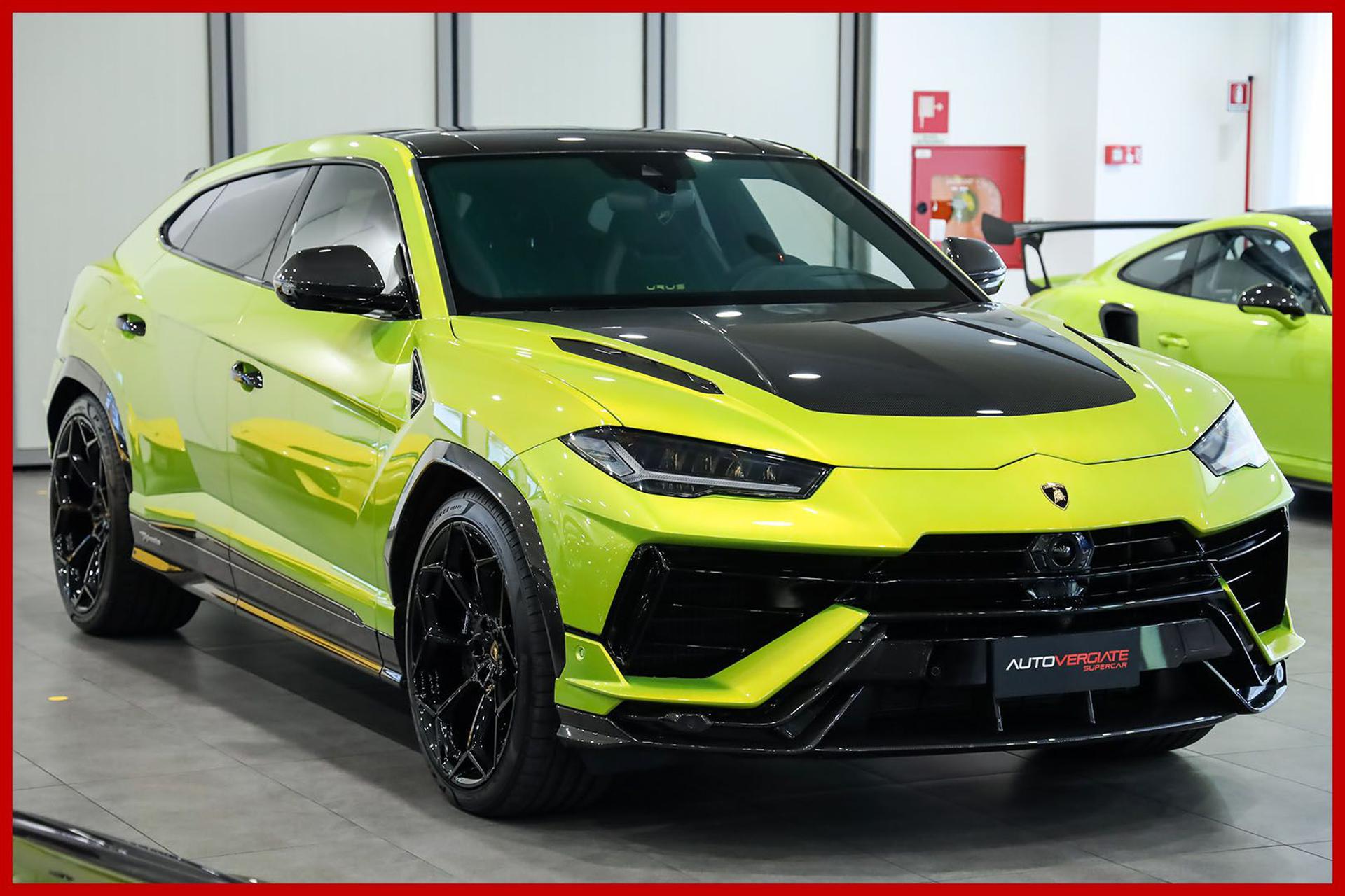 LAMBORGHINI Urus