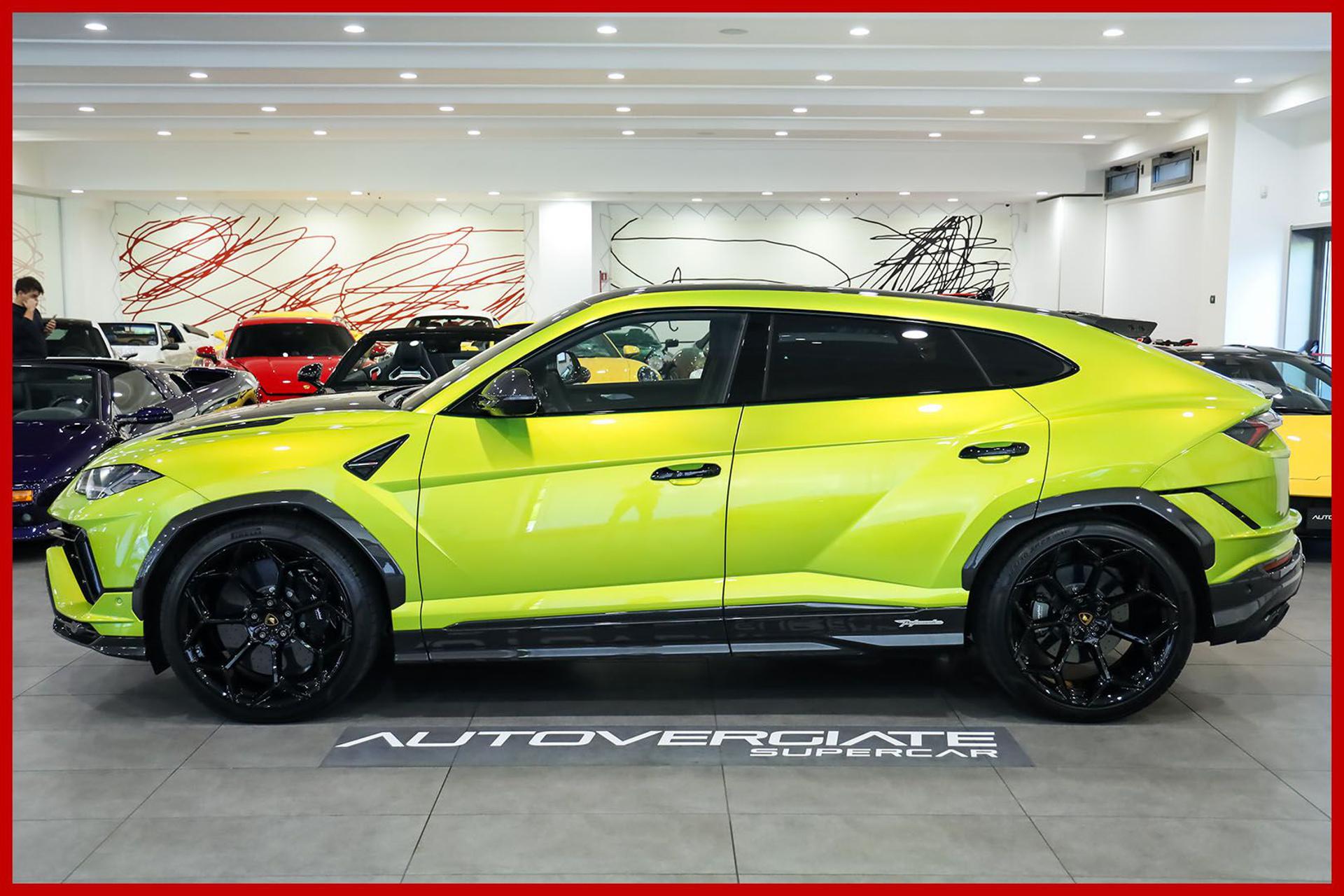 LAMBORGHINI Urus